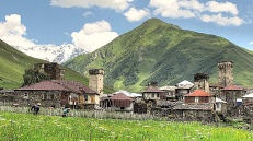 Vesnička Ushguli, která je zapsána na seznamu dědictví UNESCO...